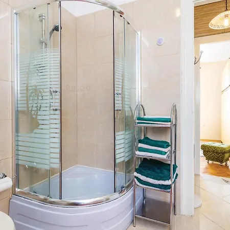 1 Bedroom Lovely In