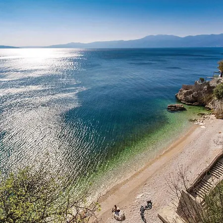 1 Bedroom Lovely In Apartment