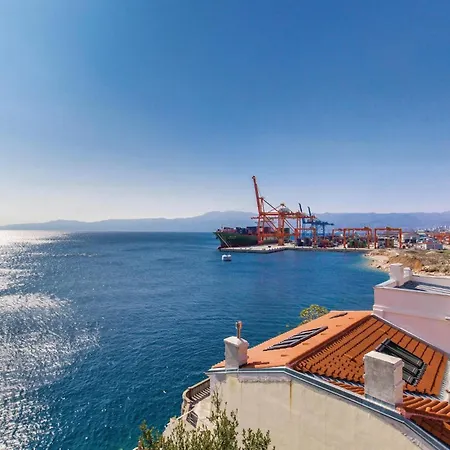 1 Bedroom Lovely In Apartment